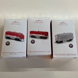 HALLMARK KEEPSAKE ORNAMENT